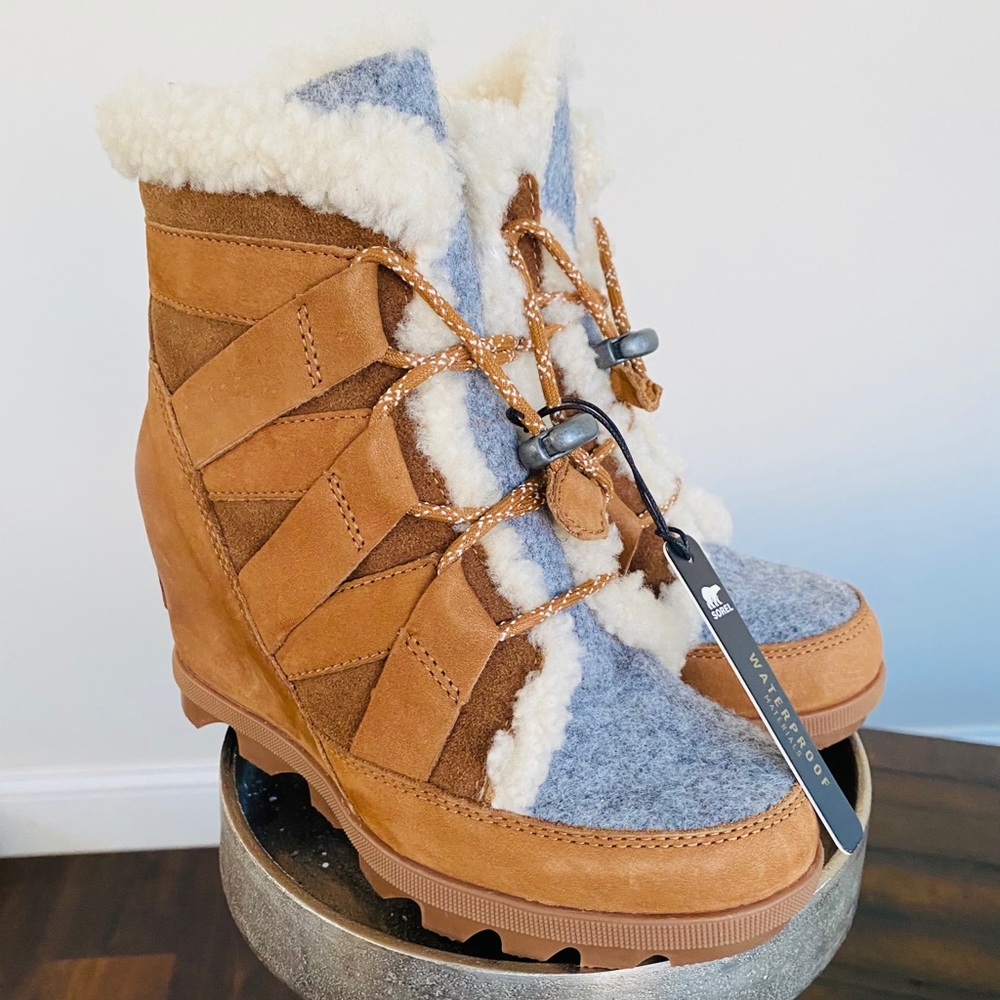 Sorel
Joan of Arctic Wedge II Cozy Shearling Boots